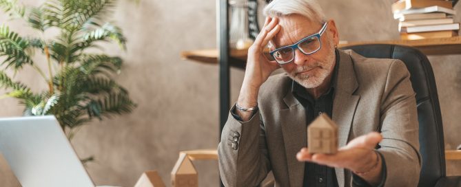 Verlies bij verkoop aan eigen BV aftrekbaar?